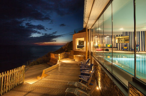 Ein luxuriöses Hotel am Strand