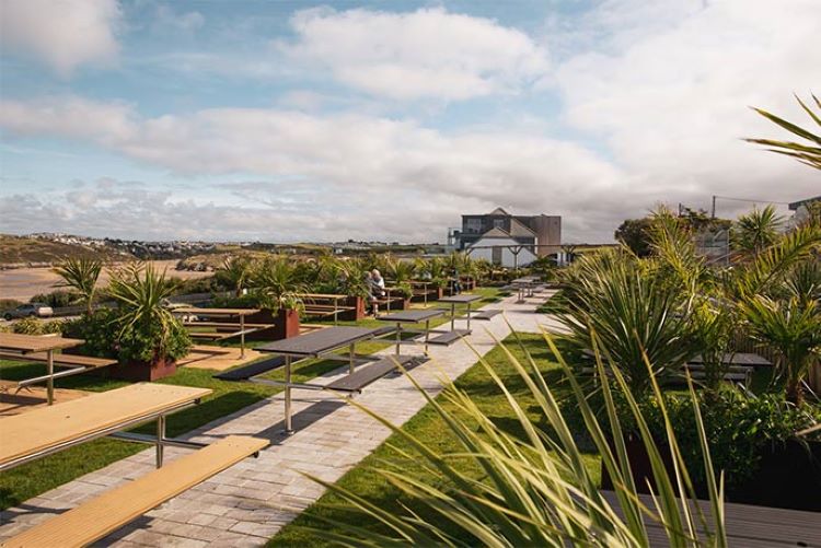 Der unglaubliche Pub-Garten auf der Klippe im Bowgie Inn in Cornwall